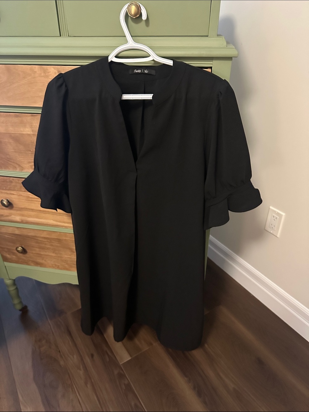 Tahari Black Short Sleeve Split-Neck Tunic dress